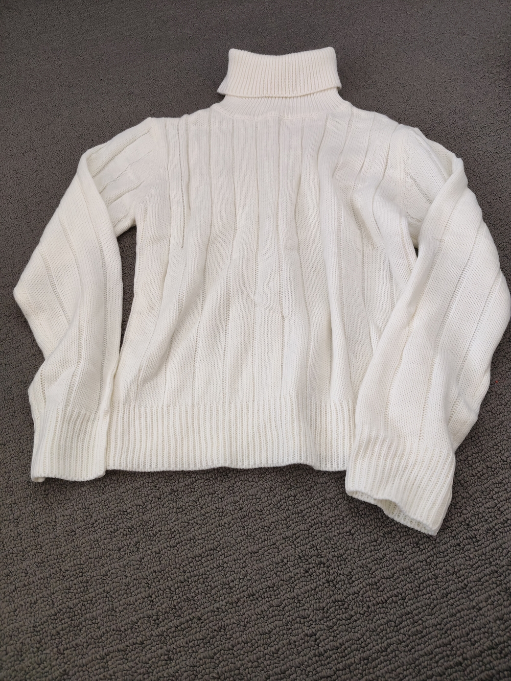 Women’s White Turtleneck Cable Knit Sweater